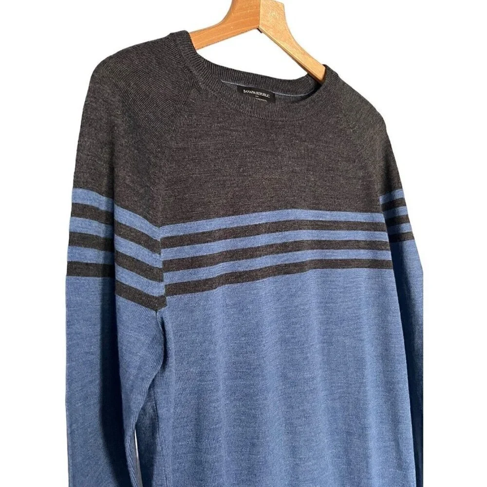 Banana Republic Men's Sz M Blue Gray Stripe 100% Merino Wool Fine Knit Sweater